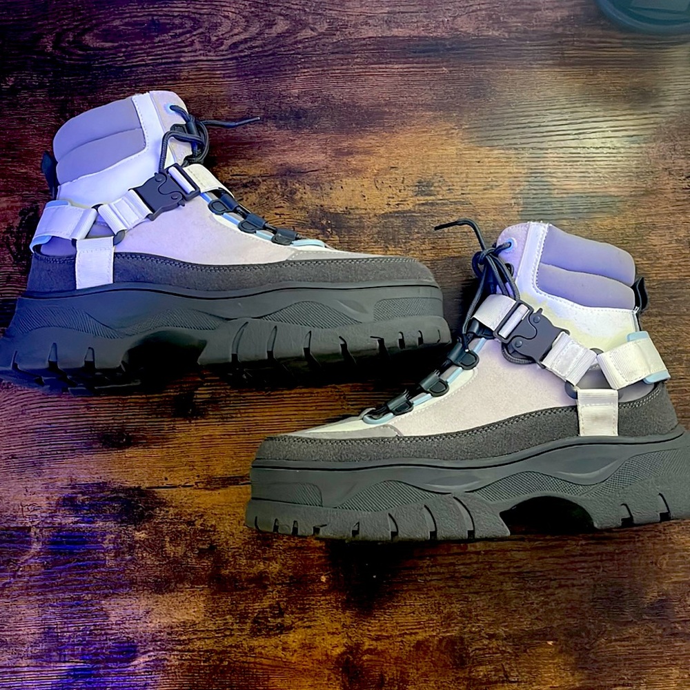 Chunky-sole gray boots